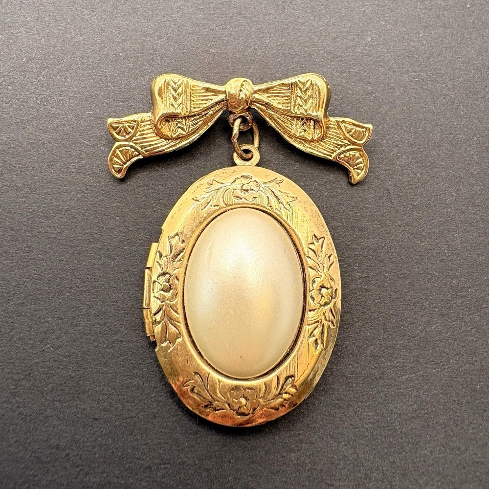 Vintage 1928 Brand Faux Pearl Photo Locket Brooch Etched Floral Bow Gold Tone
